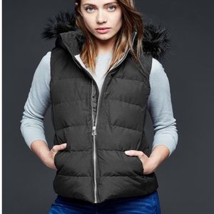NWOT Gap Faux Fur Trim Matte Puffer Vest